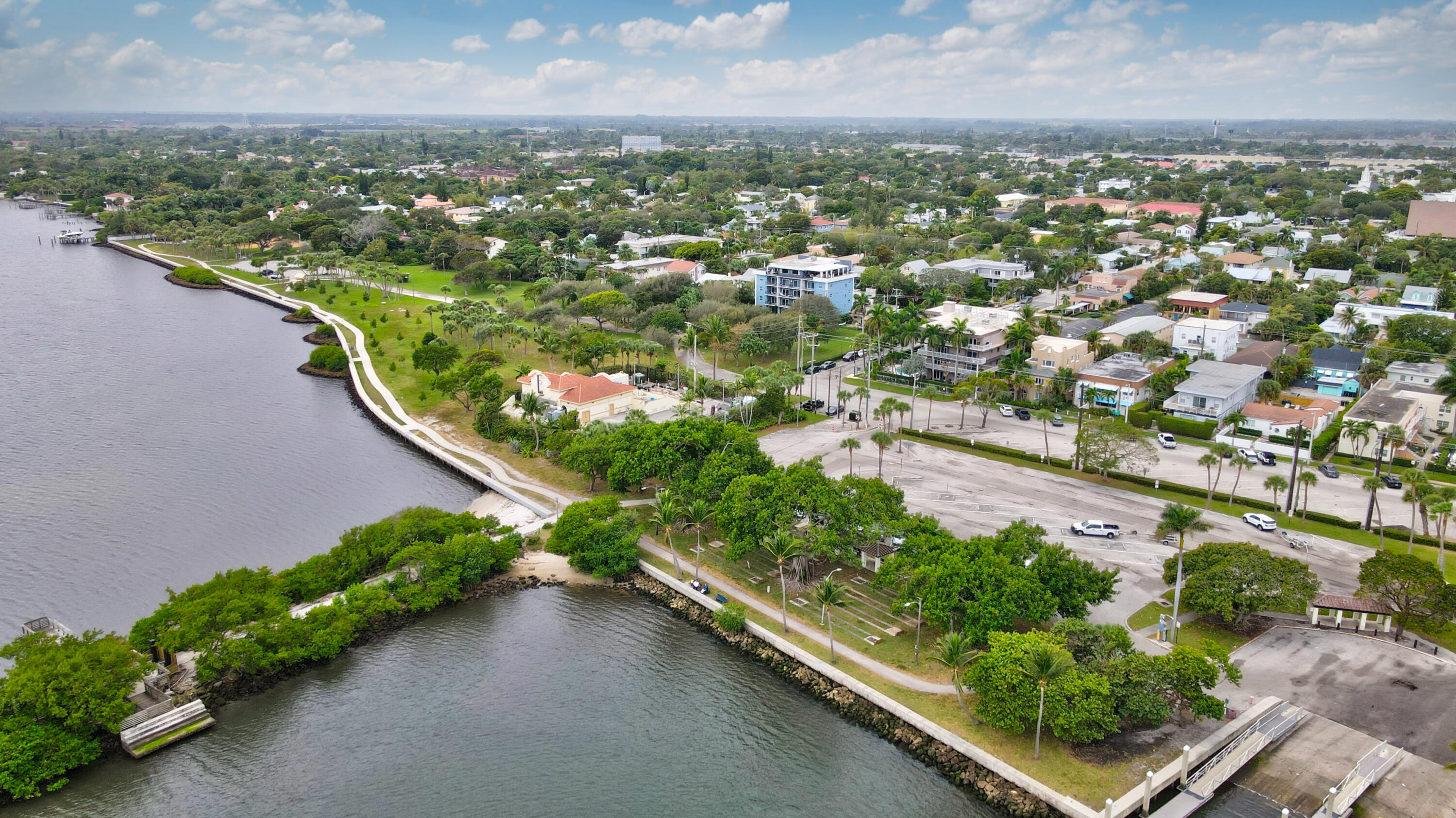 129 South Golfview Road, Unit 2 Lake Worth Beach, FL 33460 - Photo 30 of 35 an aerial view of a city