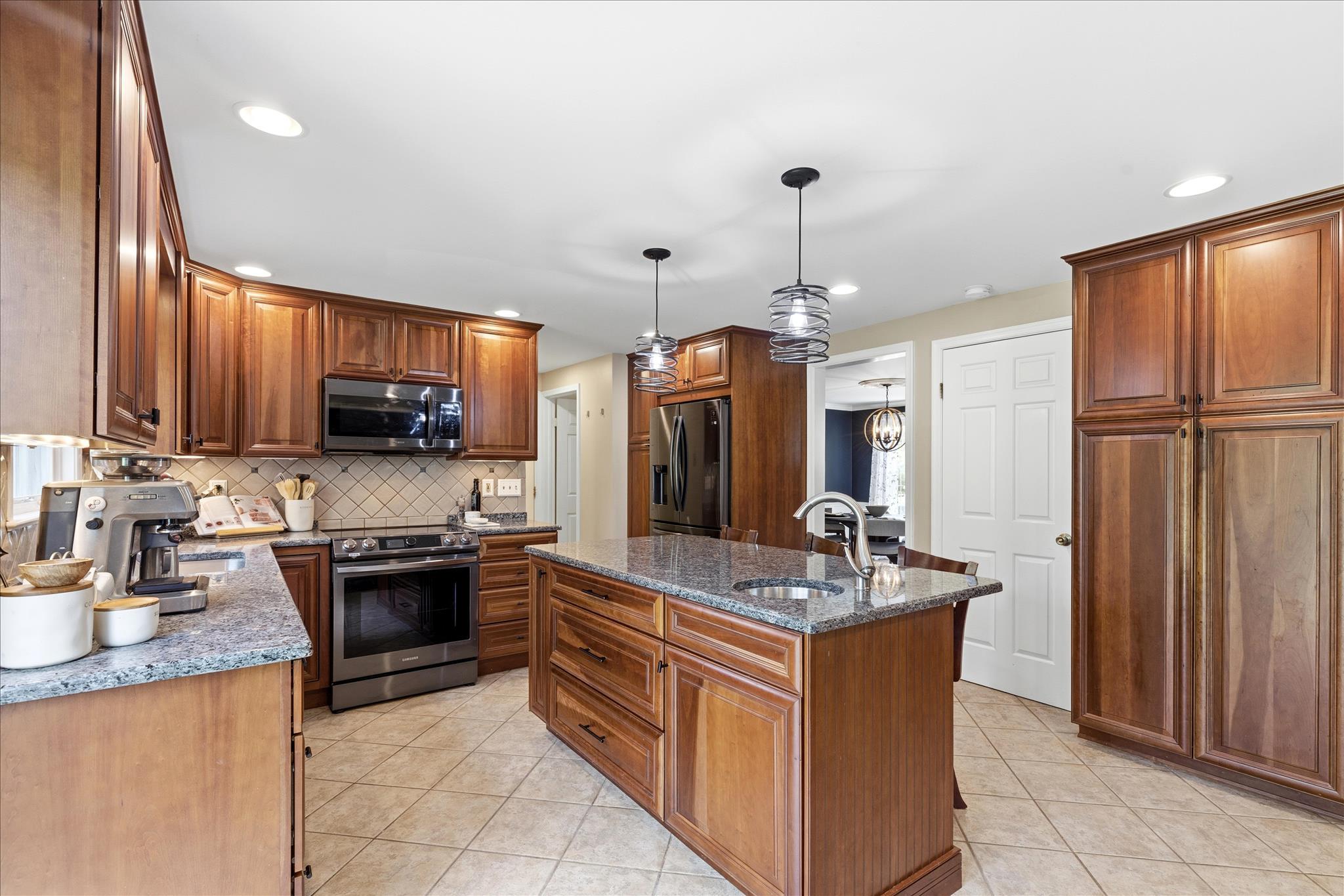21917 Foxlair Road Gaithersburg, MD 20882 - Photo 5 of 49 kitchen