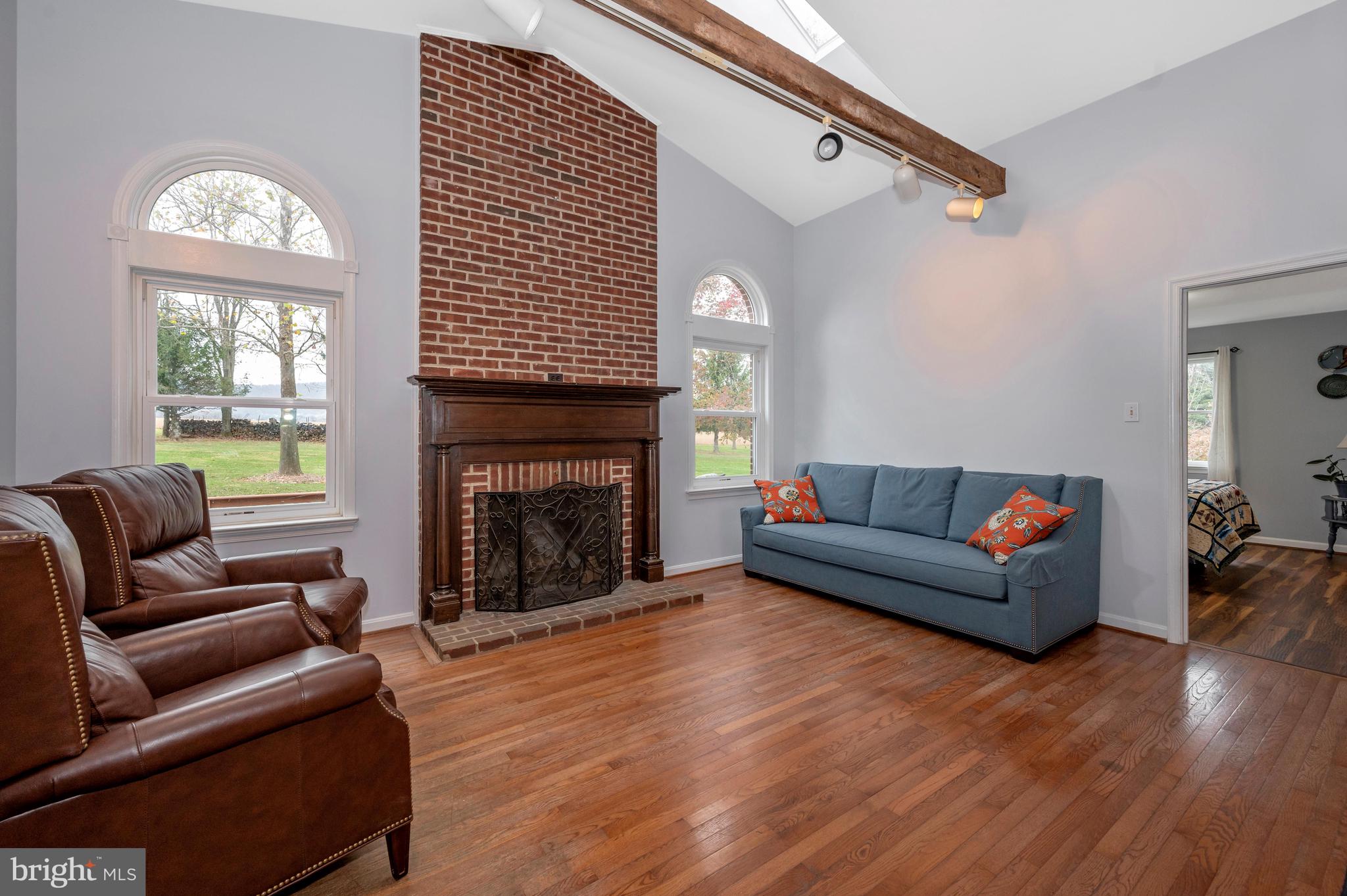 6250 Picnic Woods Road Jefferson, MD 21755 - Photo 5 of 76 Living Room