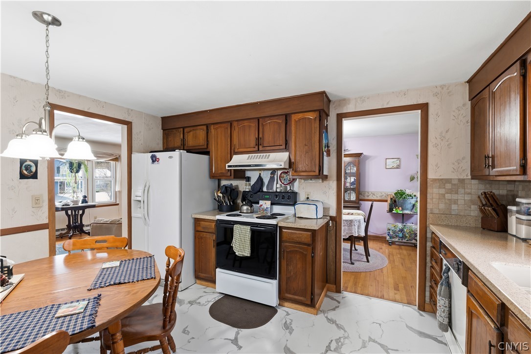 112 Merriwether Drive Camillus, NY 13219 - Photo 13 of 50