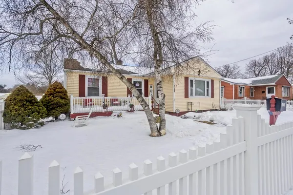 $305,000 | 1730 Carew Street, Springfield, MA 01104