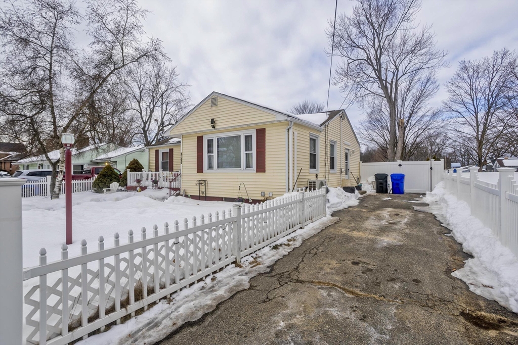 1730 Carew Street Springfield, MA 01104 - Photo 3 of 31