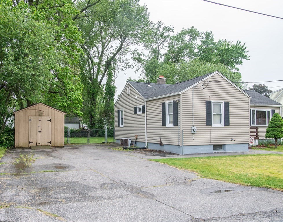 23 Mount Vernon Road Chicopee, MA 01013 - Photo 3 of 36 Gallery Image 3