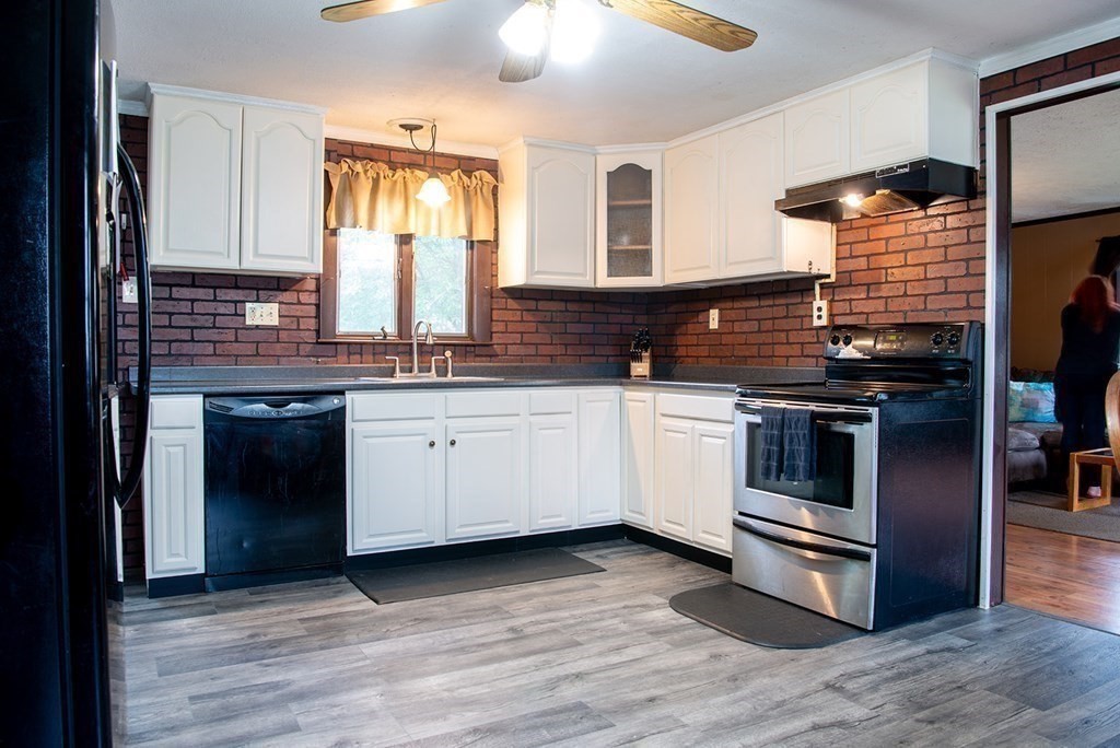 23 Mount Vernon Road Chicopee, MA 01013 - Photo 7 of 36 Gallery Image 7
