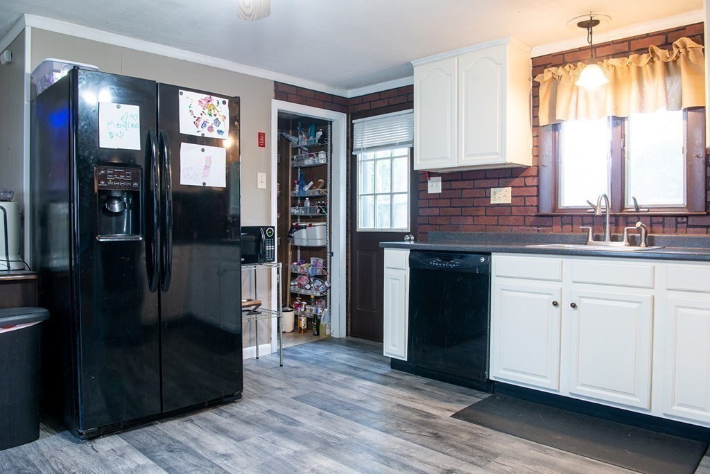 23 Mount Vernon Road Chicopee, MA 01013 - Photo 8 of 36 Gallery Image 8