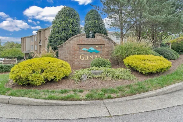 $264,900 | 4865 Glen Ivy Lane Southwest, Unit 209, Roanoke, VA 24018