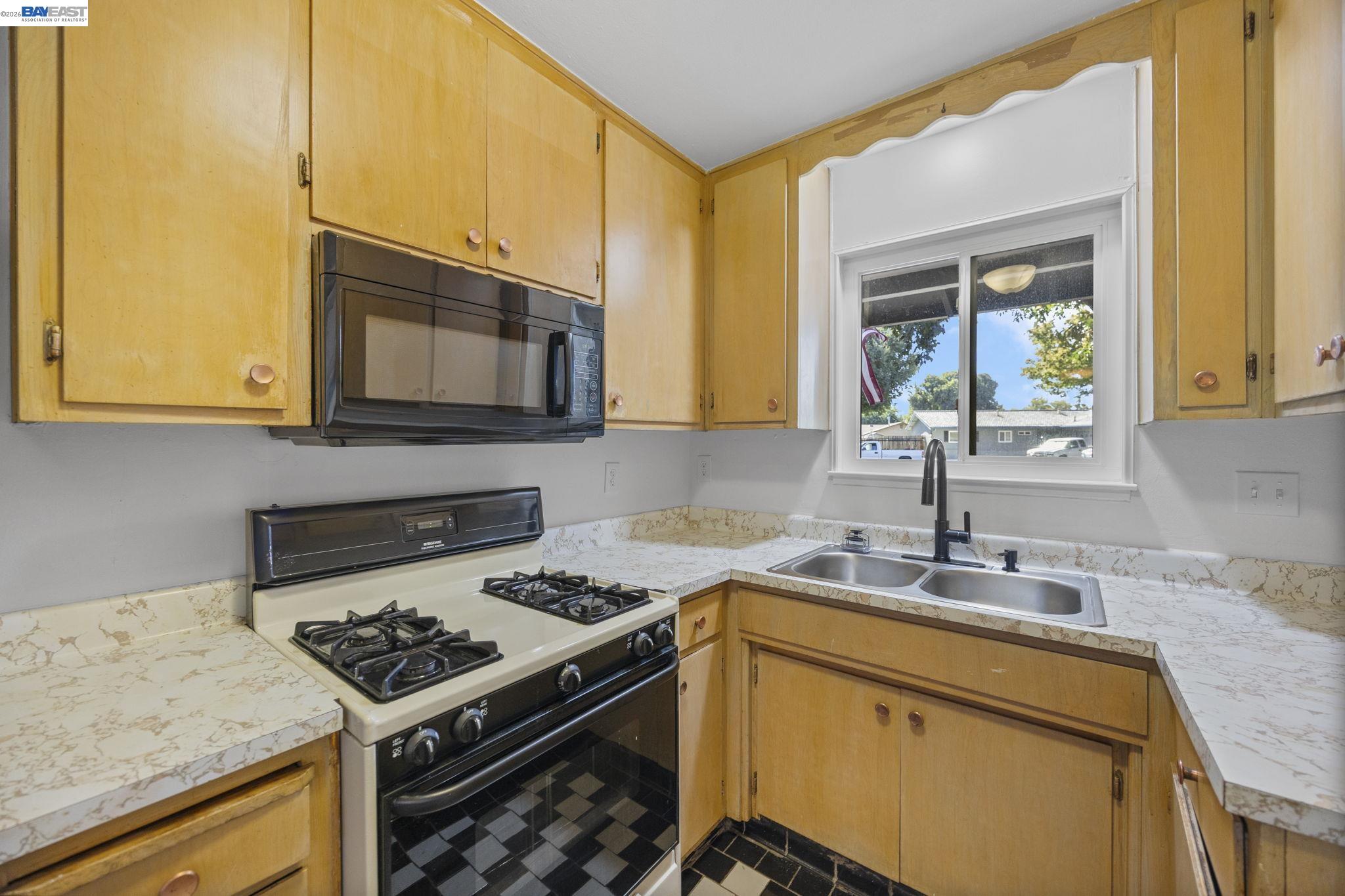 2921 Rimrock Court Modesto, CA 95355 - Photo 13 of 60