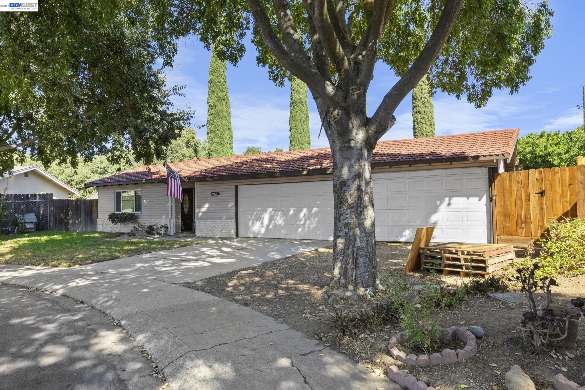 2921 Rimrock Court Modesto, CA 95355 - Photo 2 of 60