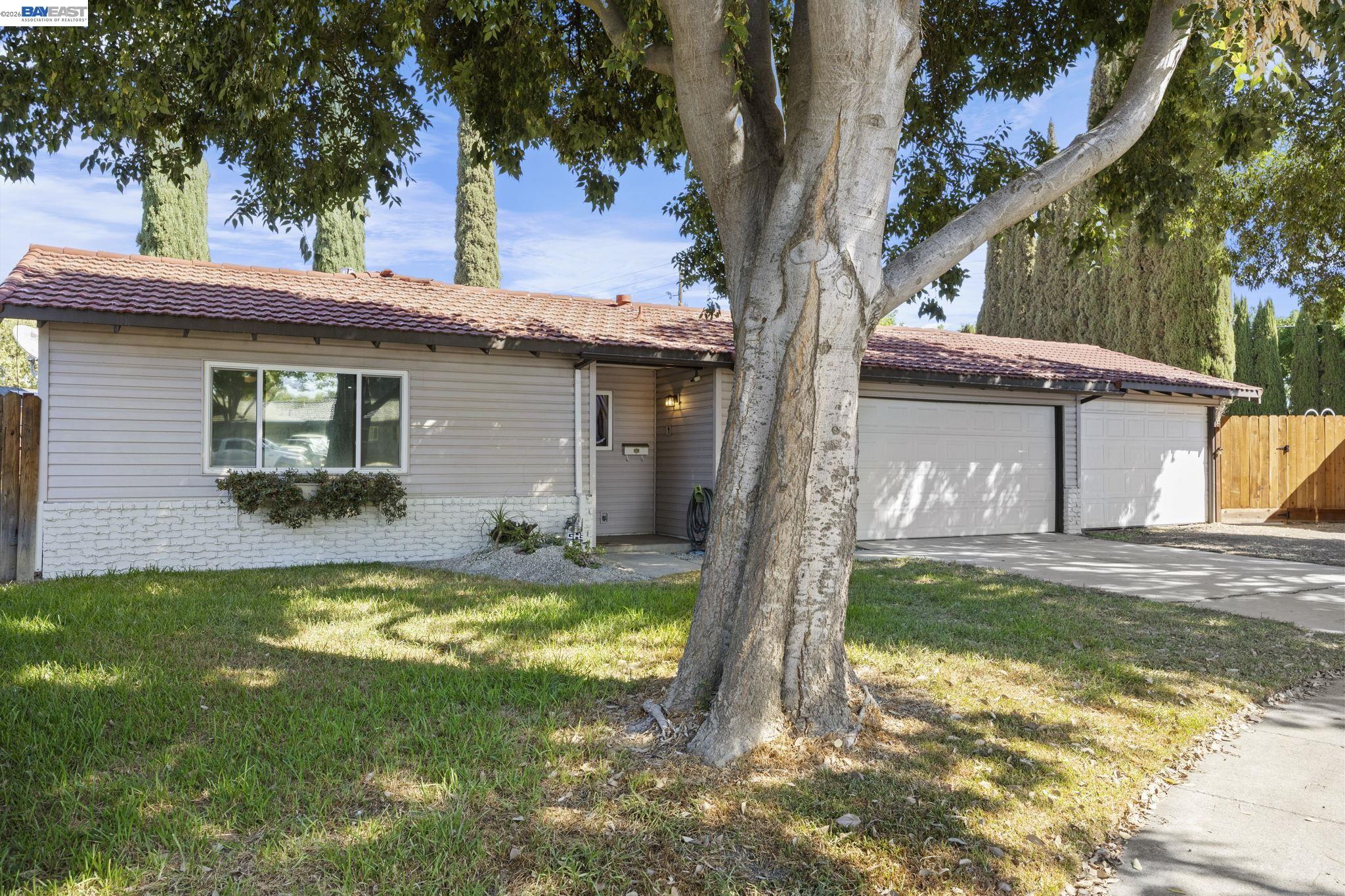 2921 Rimrock Court Modesto, CA 95355 - Photo 4 of 60