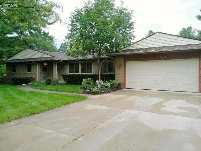 11122 Main Road Fenton, MI 48430 - Photo 1 of 14 21222736.JPG