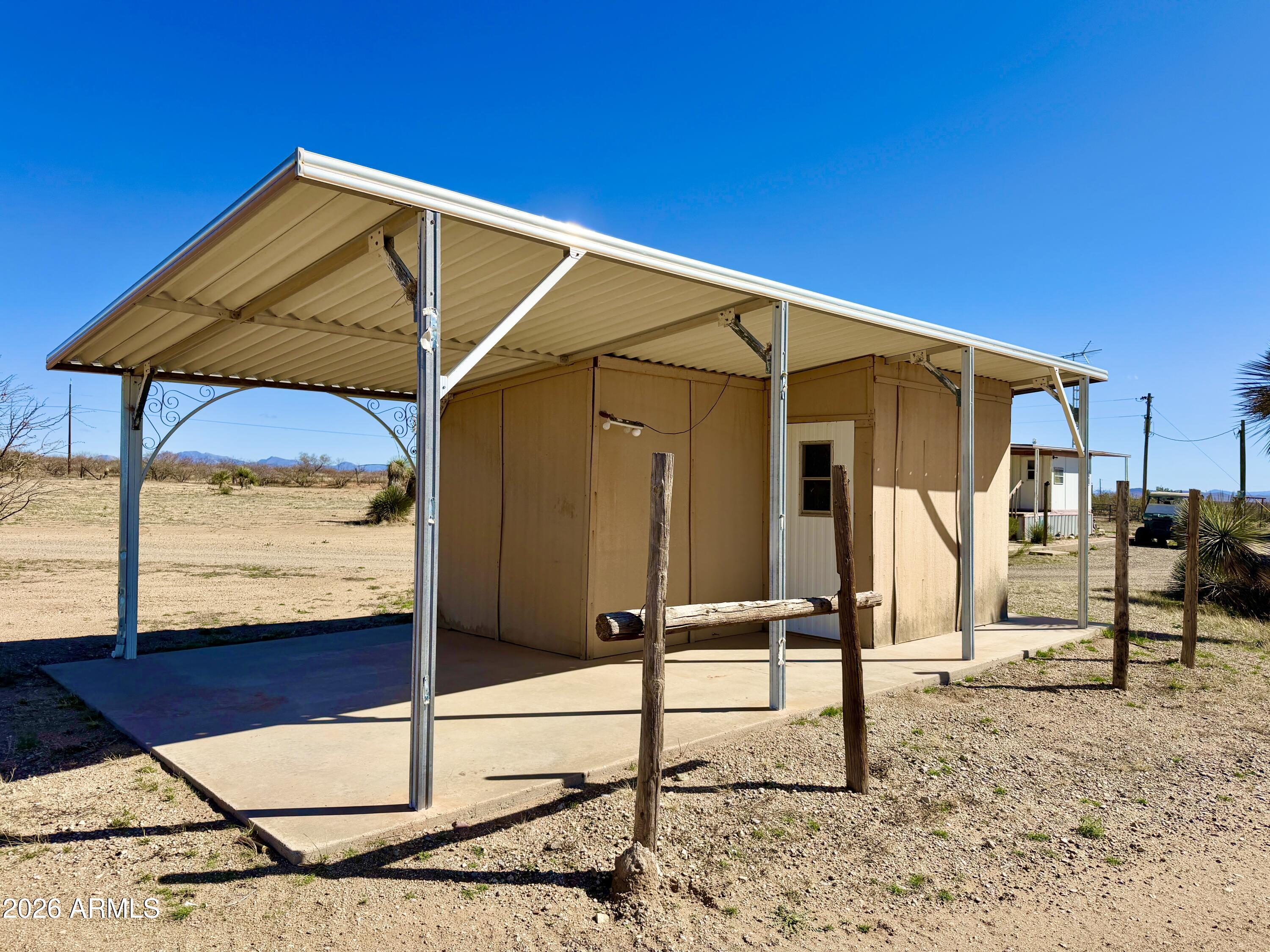 6325 South Bascom Trail Willcox, AZ 85643 - Photo 19 of 27 Tack Room