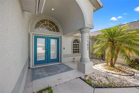 a view of a livingroom with furniture