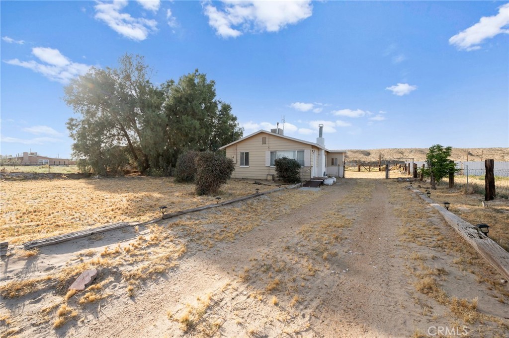 28074 Waterman Road Barstow, CA 92311 - Photo 25 of 25 a view of a terrace space