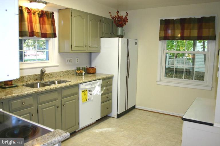 26720 Ridge Road Damascus, MD 20872 - Photo 20 of 28 Kitchen