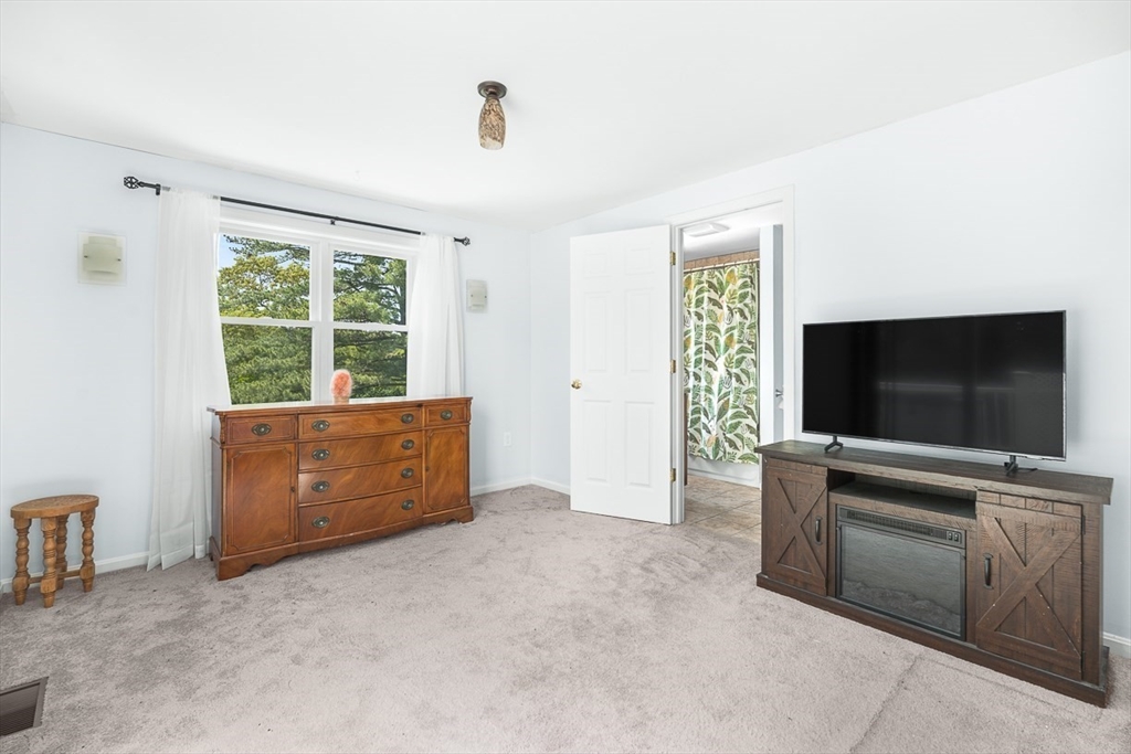 25 Gordon Road Lynn, MA 01904 - Photo 16 of 36