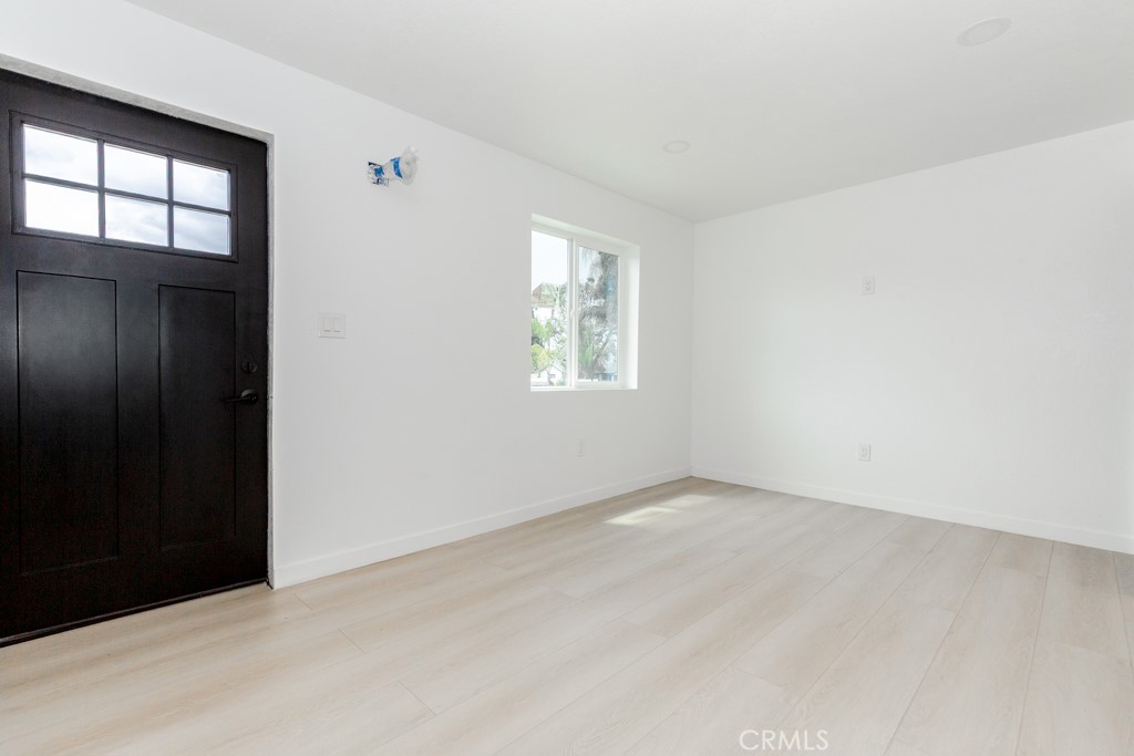 1935 Spring Garden Street Riverside, CA 92507 - Photo 15 of 38 Entryway