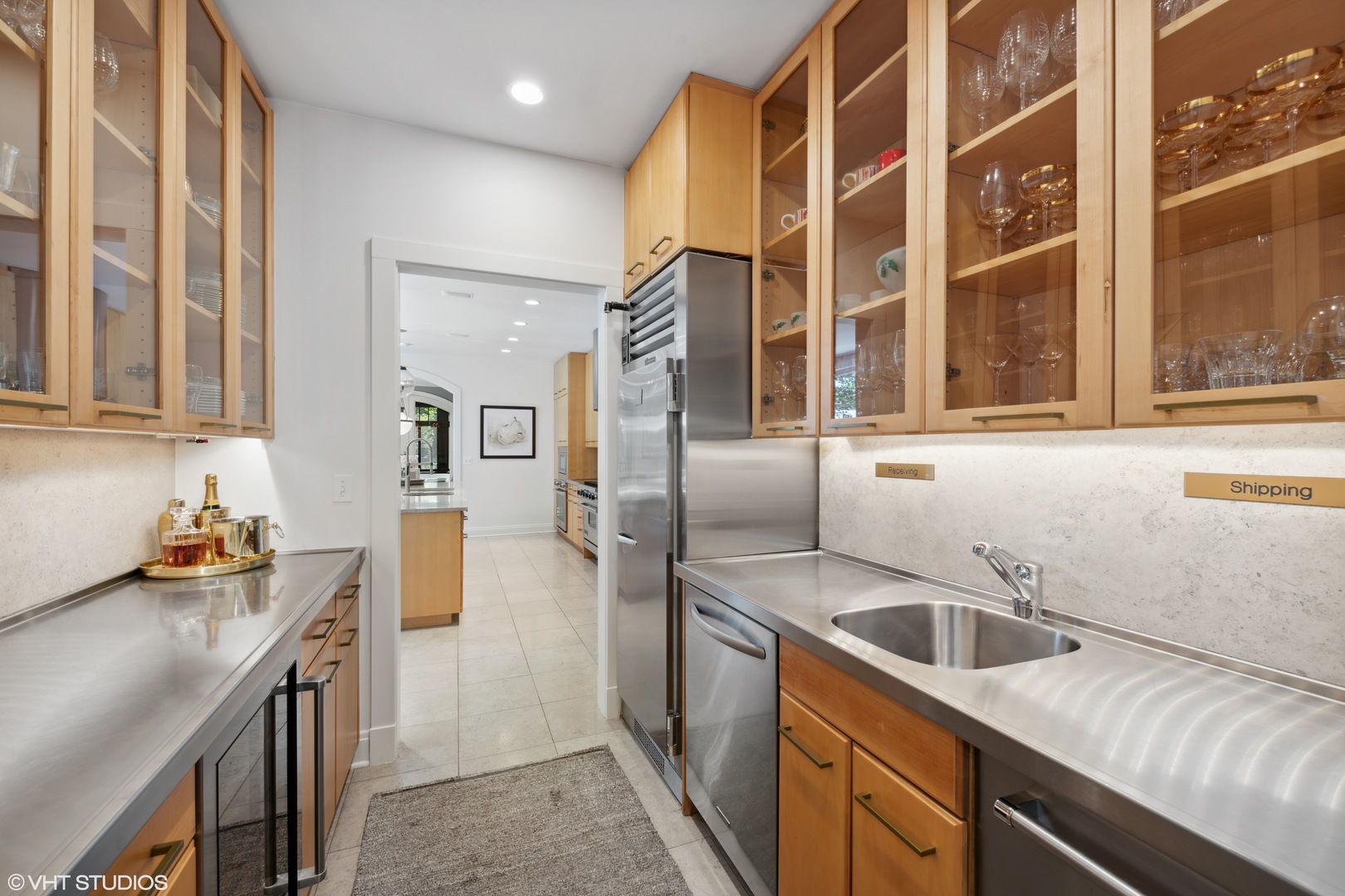 520 Forest Cove Road Lake Bluff, IL 60044 - Photo 14 of 48 a kitchen that has a sink cabinets counter space and appliances