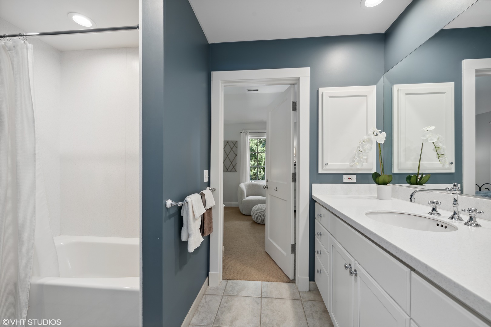 520 Forest Cove Road Lake Bluff, IL 60044 - Photo 22 of 48 a en suite bathroom with a sink a mirror and a shower