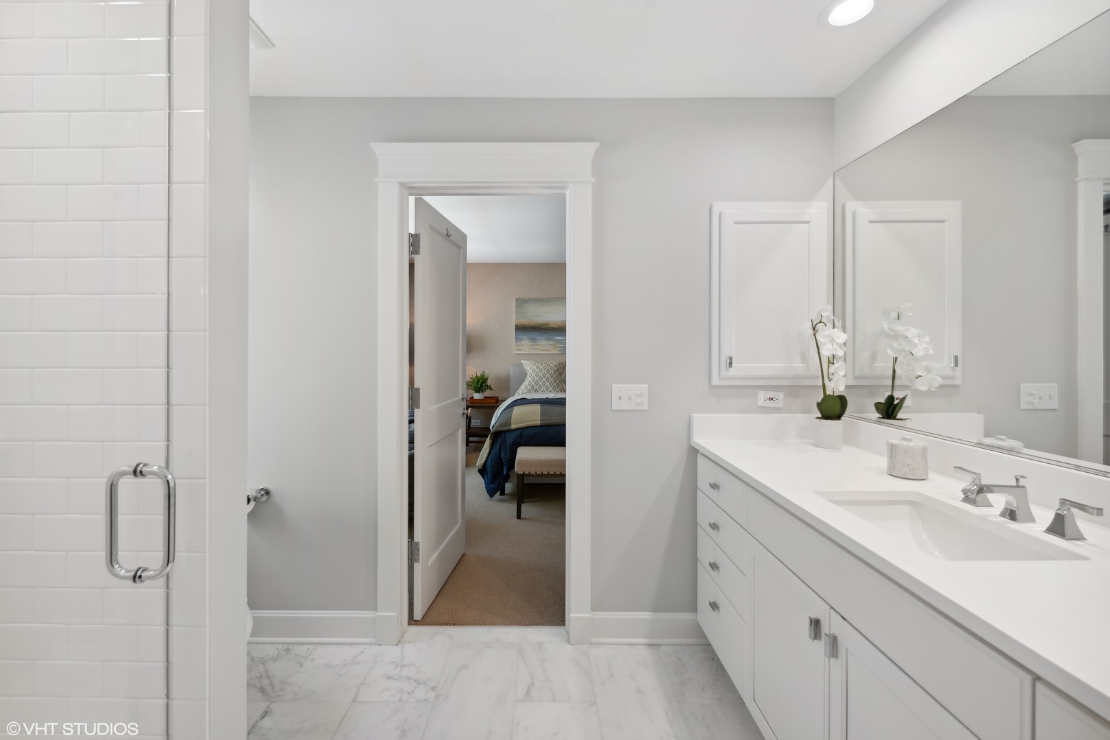 520 Forest Cove Road Lake Bluff, IL 60044 - Photo 25 of 48 a en suite bathroom with a double vanity sink mirror and shower