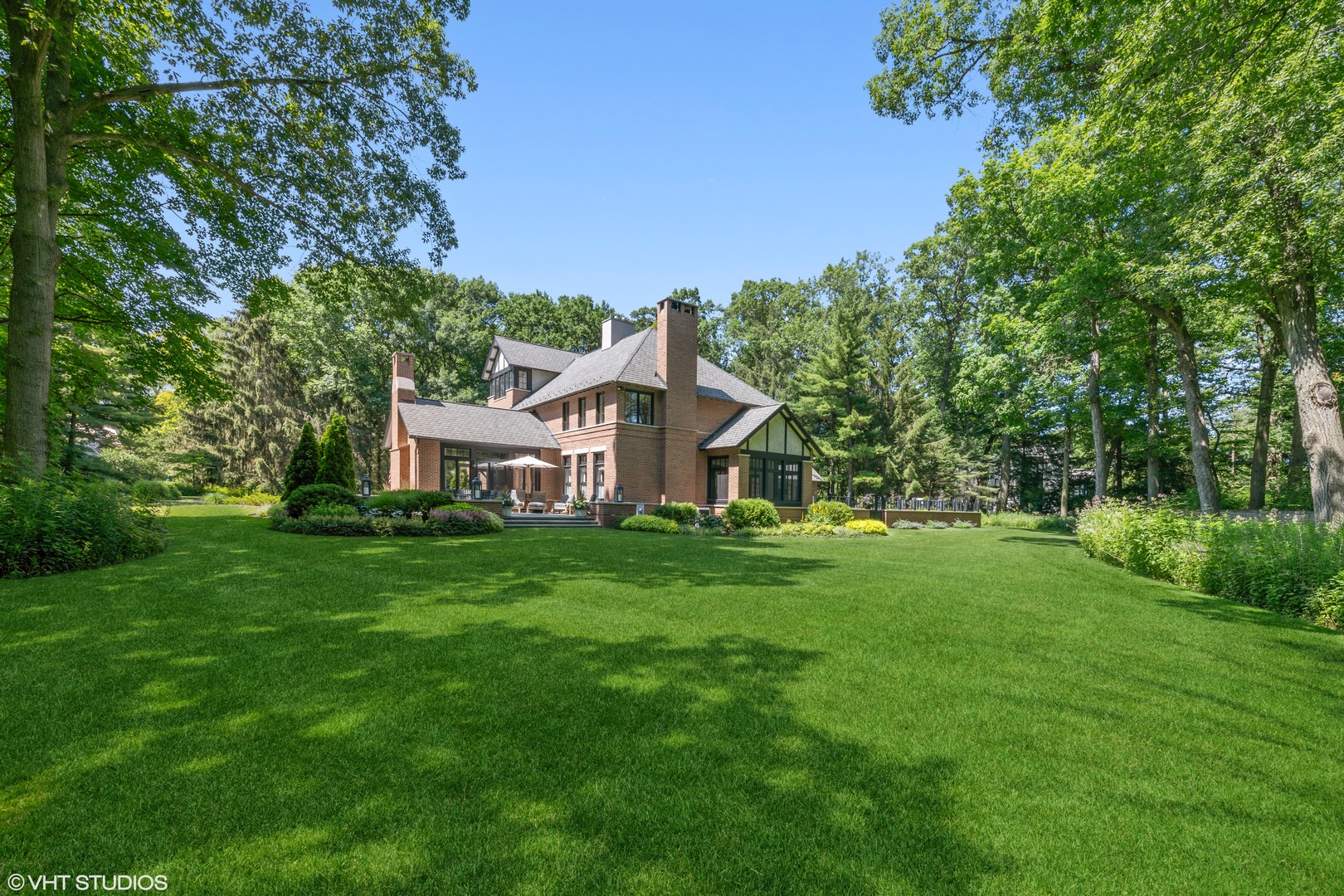 520 Forest Cove Road Lake Bluff, IL 60044 - Photo 37 of 48 a front view of a house with yard and green space