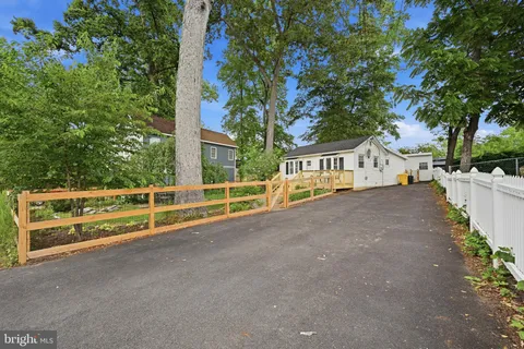 $430,000 | 1815 Glenarm Road, Edgewater, MD 21037