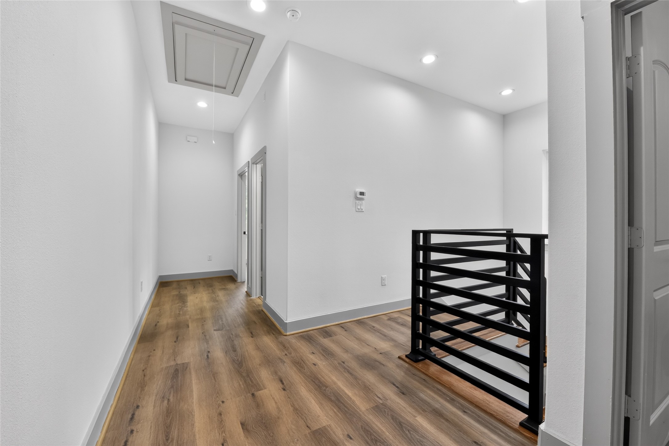 6815 Stearns Street Houston, TX 77021 - Photo 23 of 35 A clean hallway connects two spacious bedrooms and a dedicated full bath—completely carpet-free for low-maintenance living.