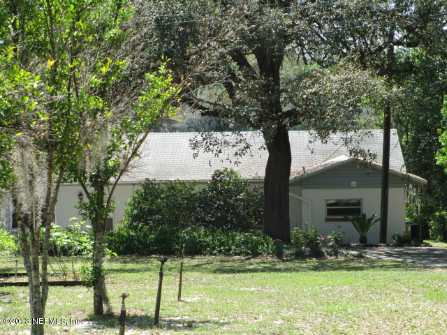 6444 Brooklyn Bay Road Keystone Heights, FL 32656 - Photo 16 of 32 a view of a house with a yard and large tree