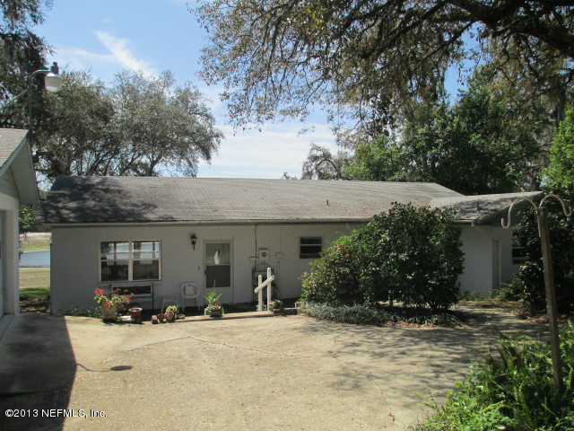 6444 Brooklyn Bay Road Keystone Heights, FL 32656 - Photo 19 of 32 a view of a house with potted plants and large trees