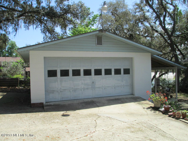 6444 Brooklyn Bay Road Keystone Heights, FL 32656 - Photo 20 of 32 a house with a outdoor space