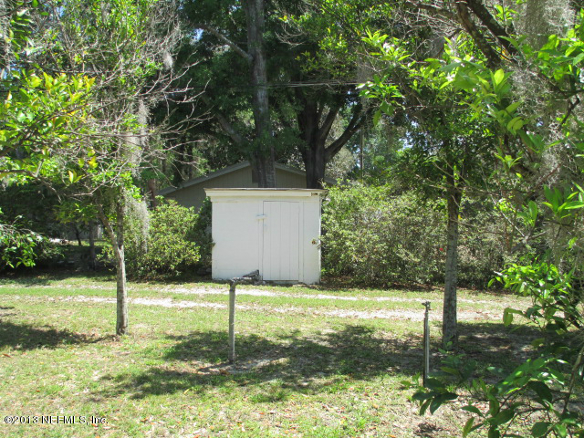 6444 Brooklyn Bay Road Keystone Heights, FL 32656 - Photo 31 of 32 a backyard of a house with lots of green space