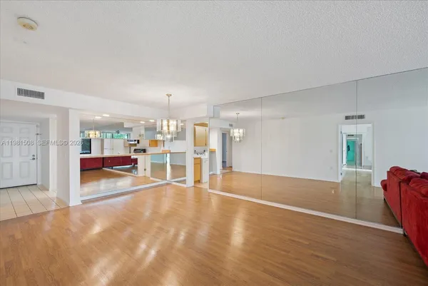 $2,400 | 2761 Village Boulevard, Unit 304, West Palm Beach, FL 33409