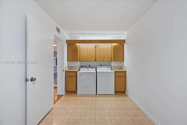 $2,400 | 2761 Village Boulevard, Unit 304, West Palm Beach, FL 33409