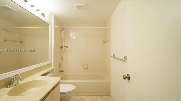 $2,200 | 2761 Village Boulevard, Unit 304, West Palm Beach, FL 33409