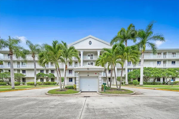 $2,400 | 2761 Village Boulevard, Unit 304, West Palm Beach, FL 33409
