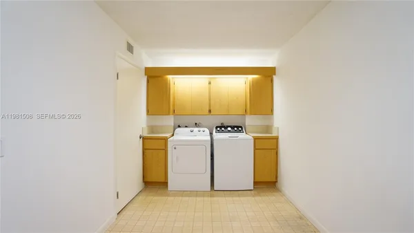 $2,200 | 2761 Village Boulevard, Unit 304, West Palm Beach, FL 33409