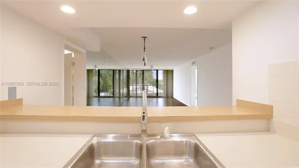 $2,200 | 2761 Village Boulevard, Unit 304, West Palm Beach, FL 33409