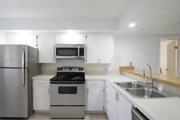 $2,200 | 2761 Village Boulevard, Unit 304, West Palm Beach, FL 33409