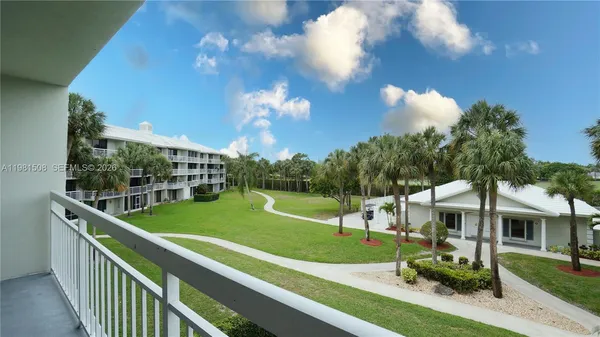 $2,200 | 2761 Village Boulevard, Unit 304, West Palm Beach, FL 33409