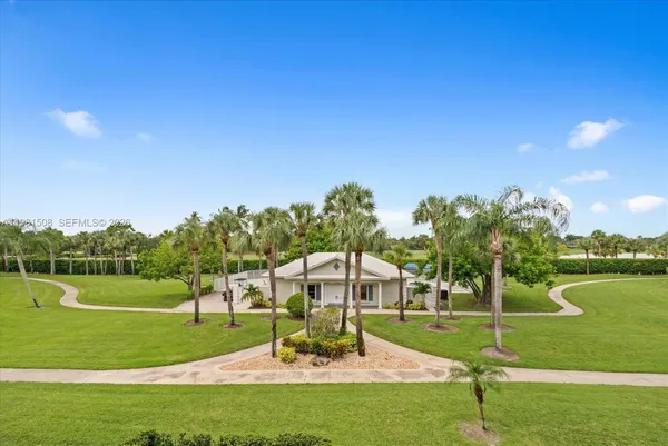 $2,400 | 2761 Village Boulevard, Unit 304, West Palm Beach, FL 33409