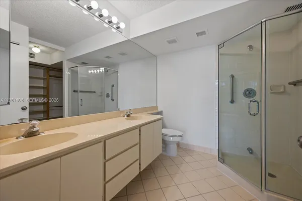 $2,400 | 2761 Village Boulevard, Unit 304, West Palm Beach, FL 33409