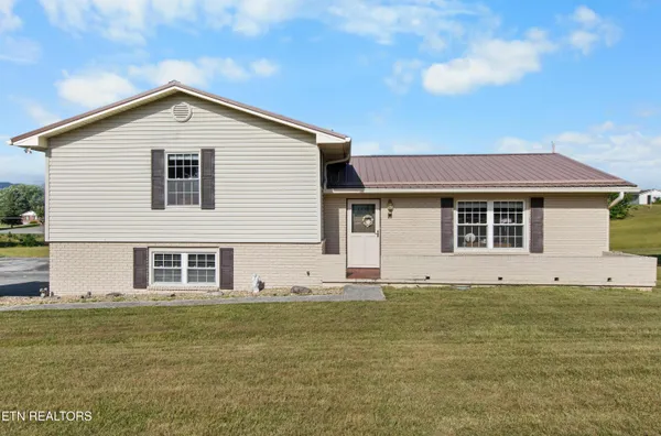 $295,000 | 121 East Village Circle, La Follette, TN 37766