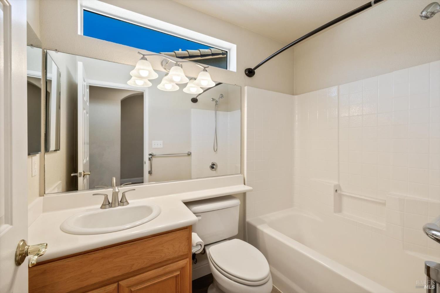 528 Birch Ridge Drive Rio Vista, CA 94571 - Photo 10 of 44 Guest Bathroom