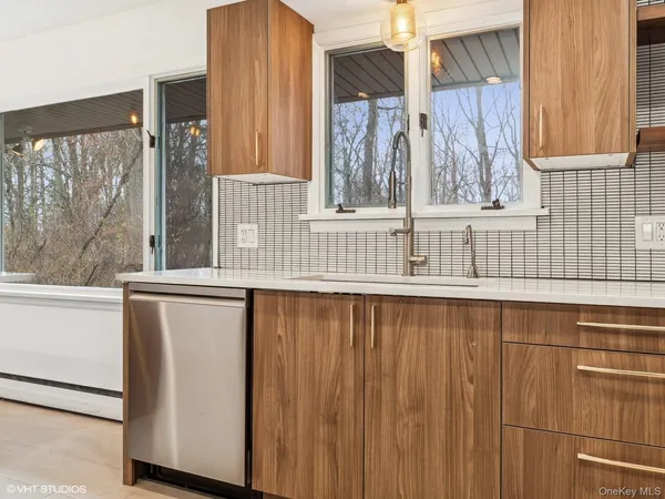 $4,600 | 8 Jonathan Lane, Poughkeepsie, NY 12603