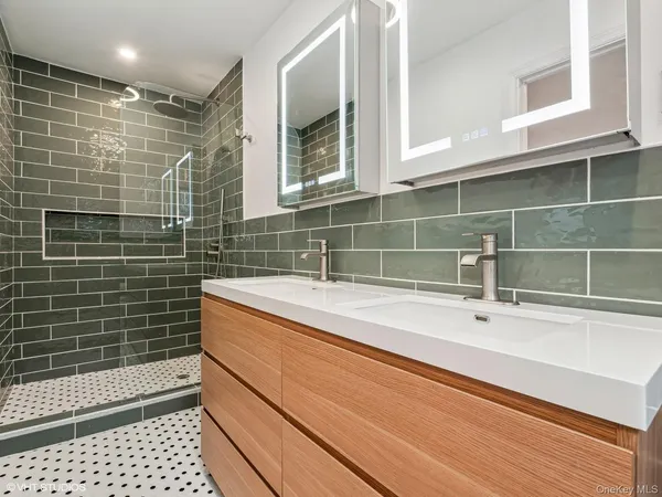$4,600 | 8 Jonathan Lane, Poughkeepsie, NY 12603