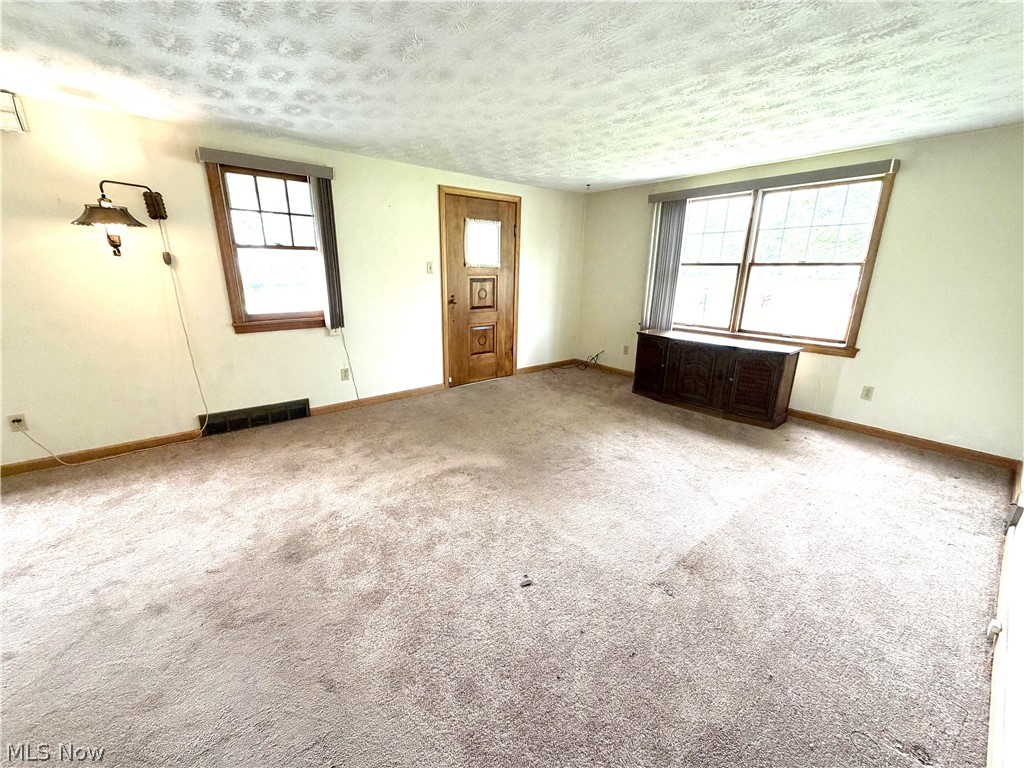 612 Briggs Road Leavittsburg, OH 44430 - Photo 4 of 21