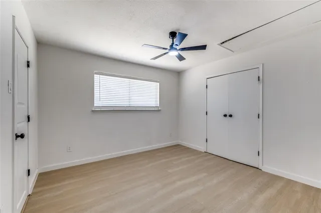 a view of empty room with ceiling fan