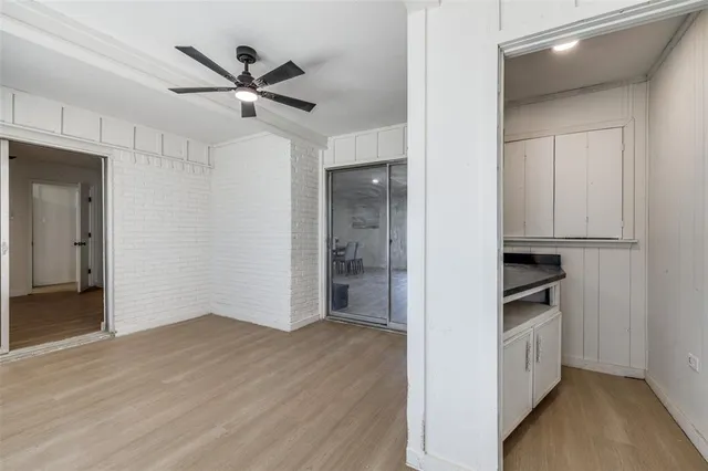 a view of an empty room with a ceiling fan