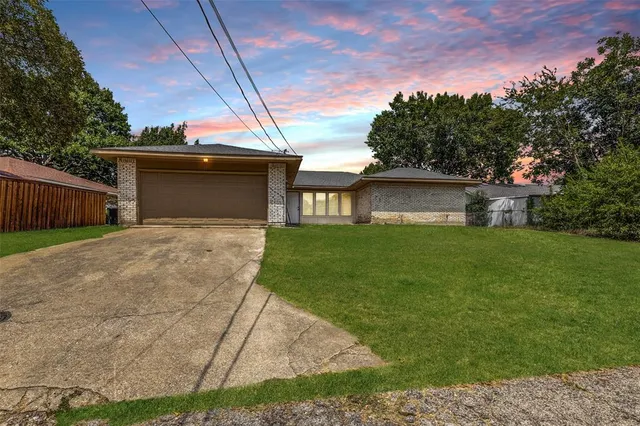 a front view of house with yard