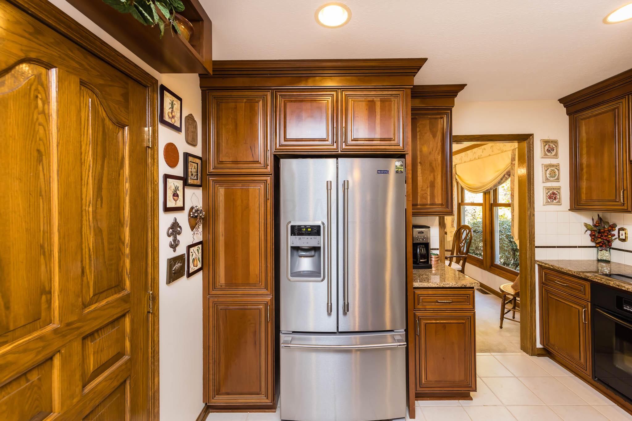 901 Riva Ridge Boulevard Columbus, OH 43230 - Photo 14 of 48 Kitchen