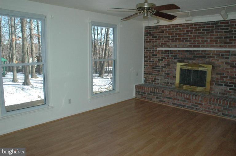 11813 Randy Lane Laurel, MD 20708 - Photo 3 of 23 Family Room